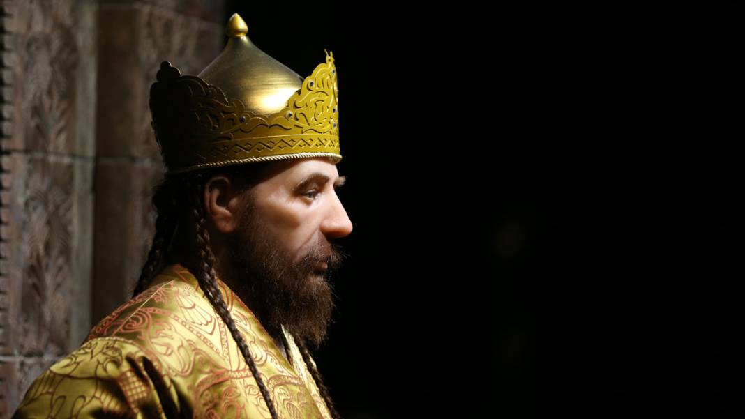 Görenler gözlerine inanamadı: İşte DNA analiziyle Selçuklu sultanlarının heykelleri 12